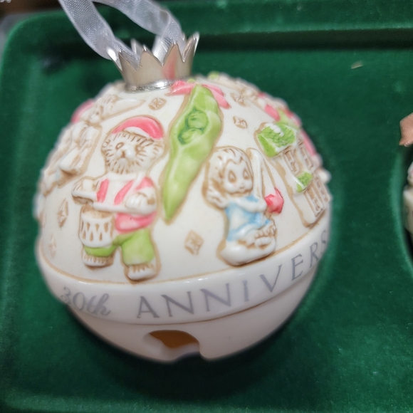 30th Anniversary Commemorative Bells 2003 Hallmark Keepsake Collectors Club - Picture 6 of 10